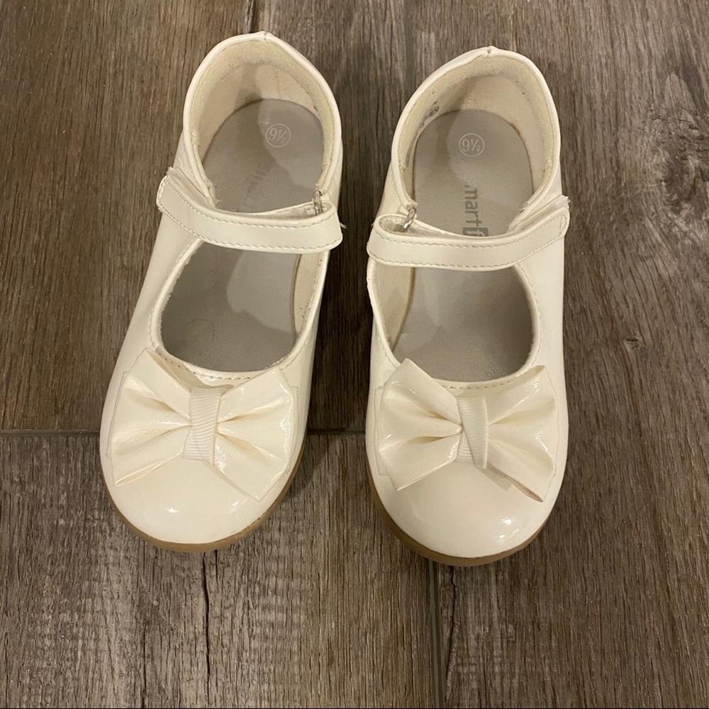 Toddler girls white dress shoes with bows 9.5